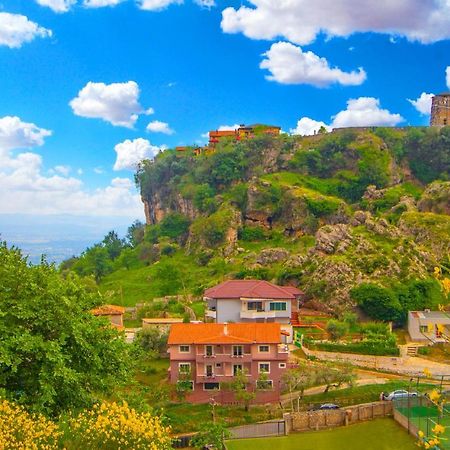 Kalaja Inn Krujë Екстериор снимка